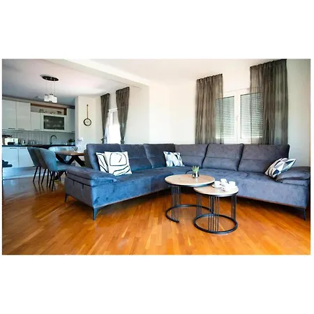 Awesome In Metković