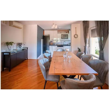 Holiday home Awesome In Metkovic